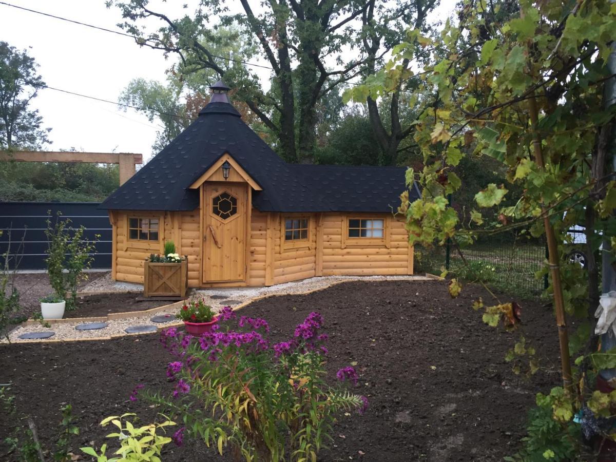 Alaguyauder Le Kota Bed & Breakfast Chatillon-sur-Broue Exterior photo